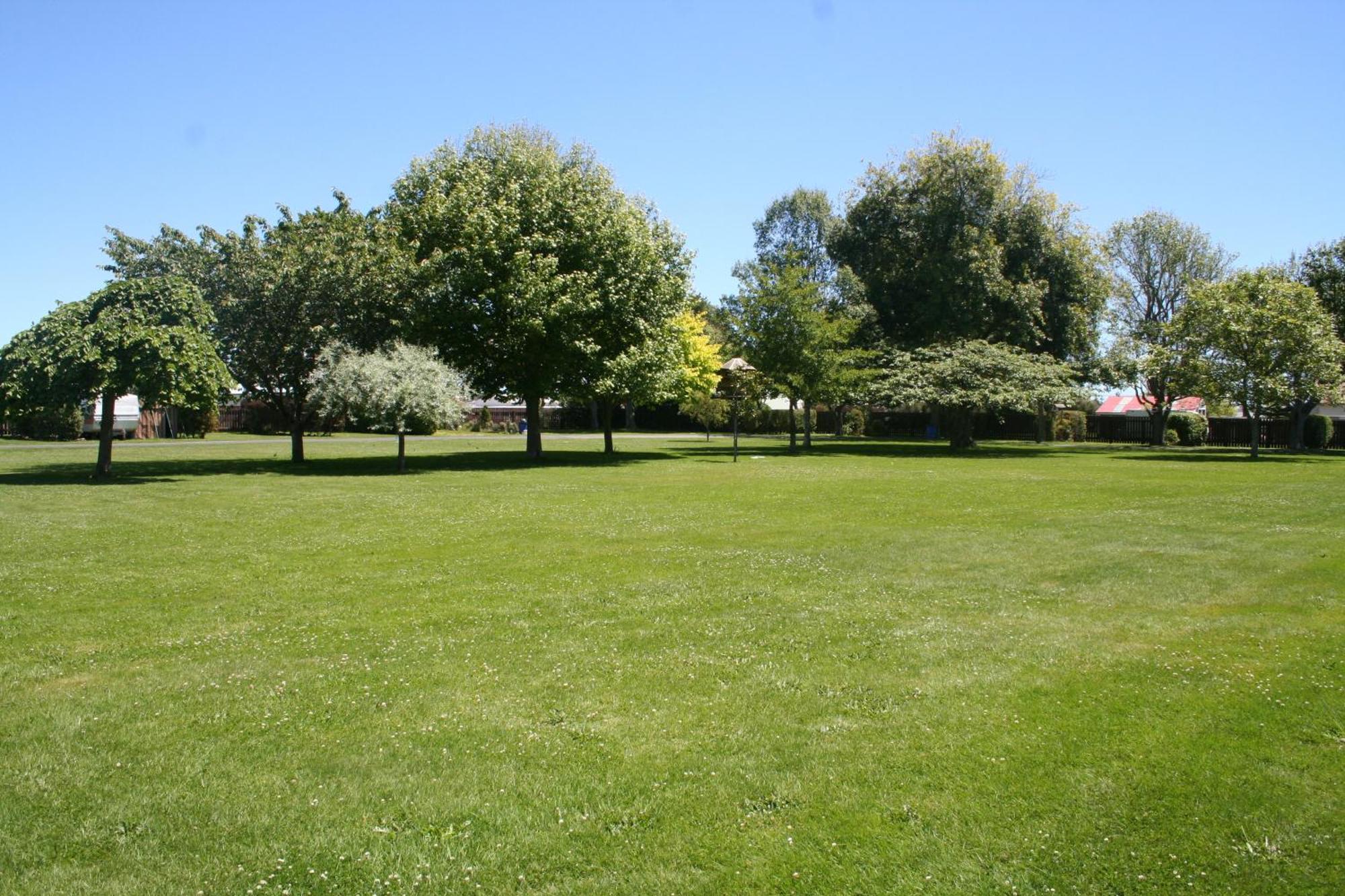 Levin Top 10 Holiday Park Hotel Exterior photo