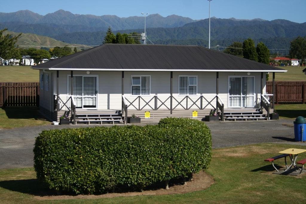 Levin Top 10 Holiday Park Hotel Room photo